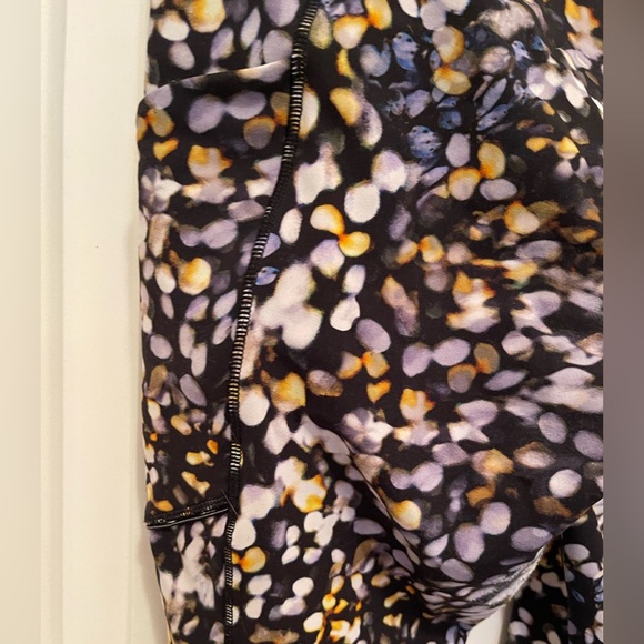 Lululemon Wunder-Under Leggings - Picture 3 of 4